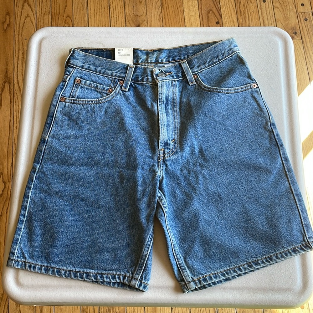 NWT Levi's Denim Shorts - Picture 2 of 2